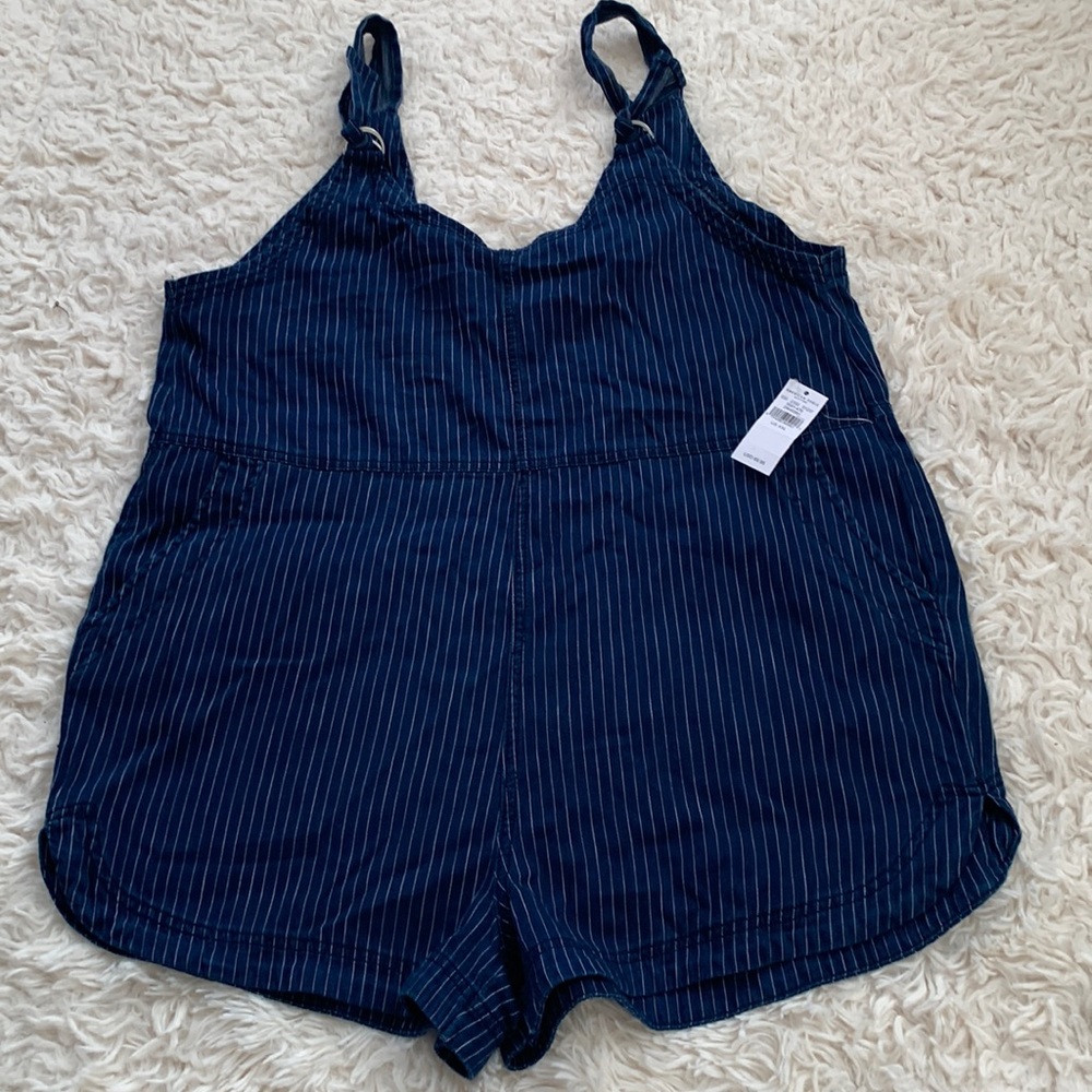 American Eagle Outfitters / Women's overall shorts / Size: XXL